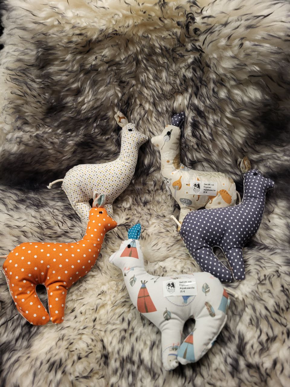 Alpaka Kuscheltier gefüllt mit eigener Alpakawolle 21 cm – Bild 4