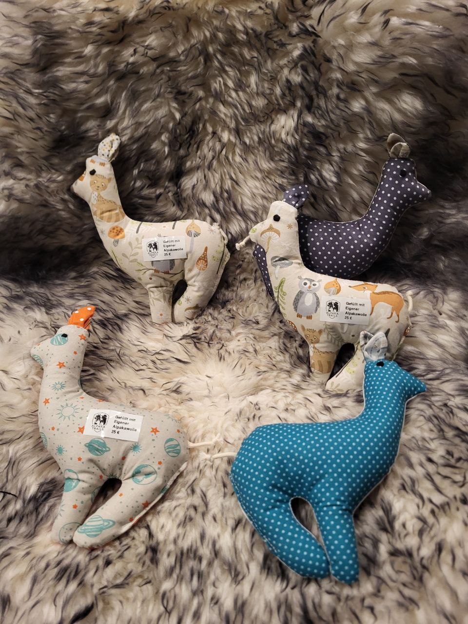 Alpaka Kuscheltier gefüllt mit eigener Alpakawolle 21 cm – Bild 5