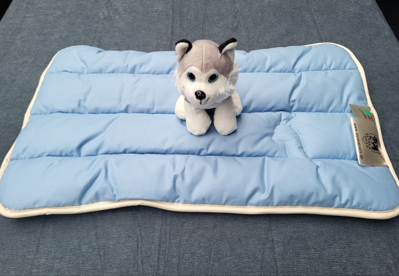 FlauschNest Hundedecke gefüllt mit eigener Alpakawolle